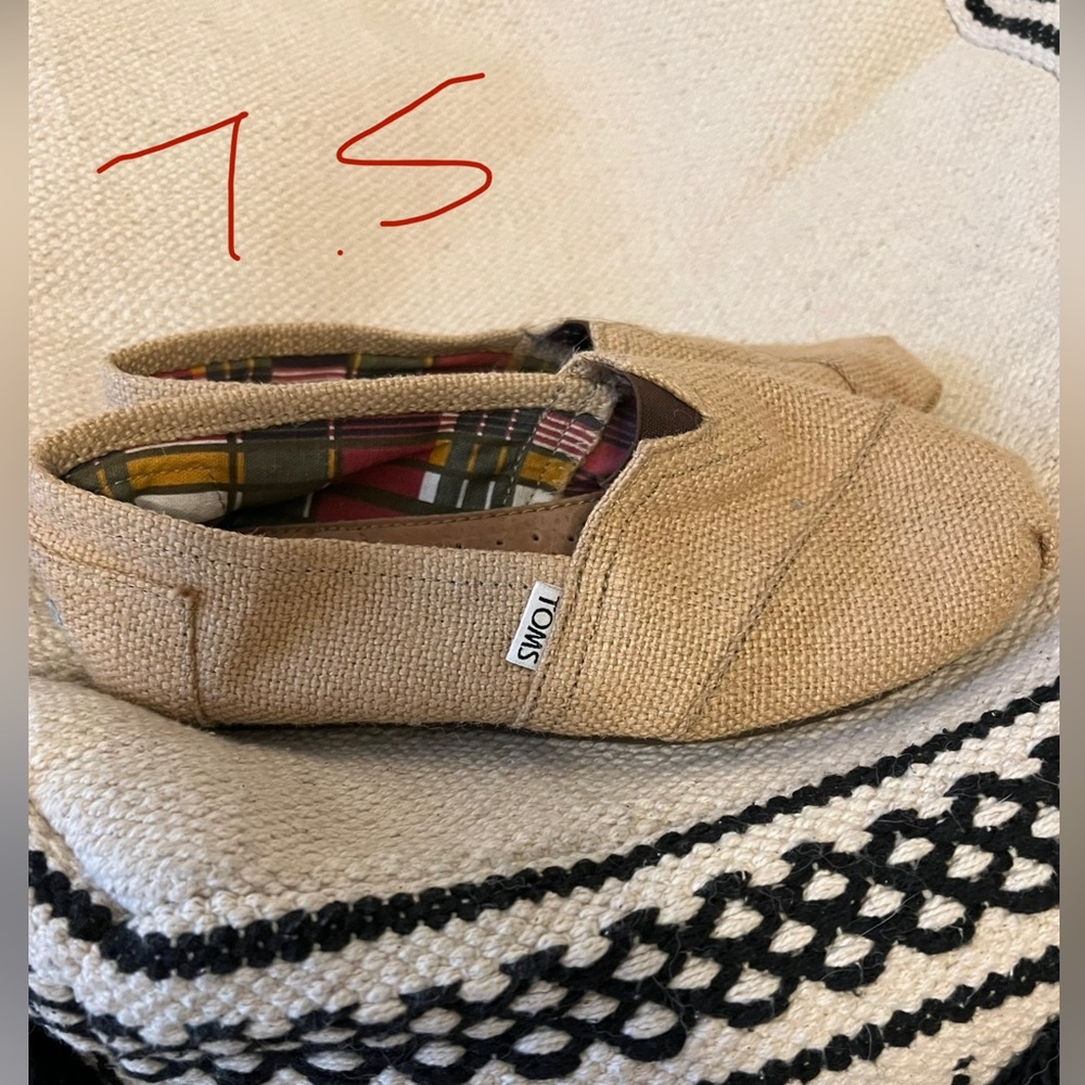 Toms